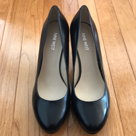 Brand new platform heels w/round toe - Picture 1 of 3